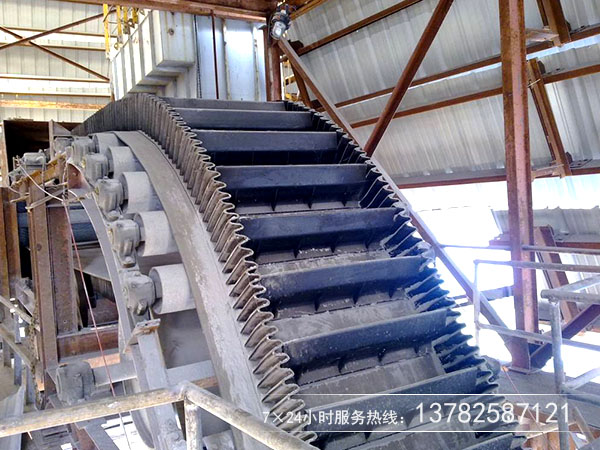 大傾角皮帶輸送機 大傾角皮帶輸送機