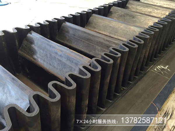 波紋擋邊輸送機 波紋擋邊輸送機