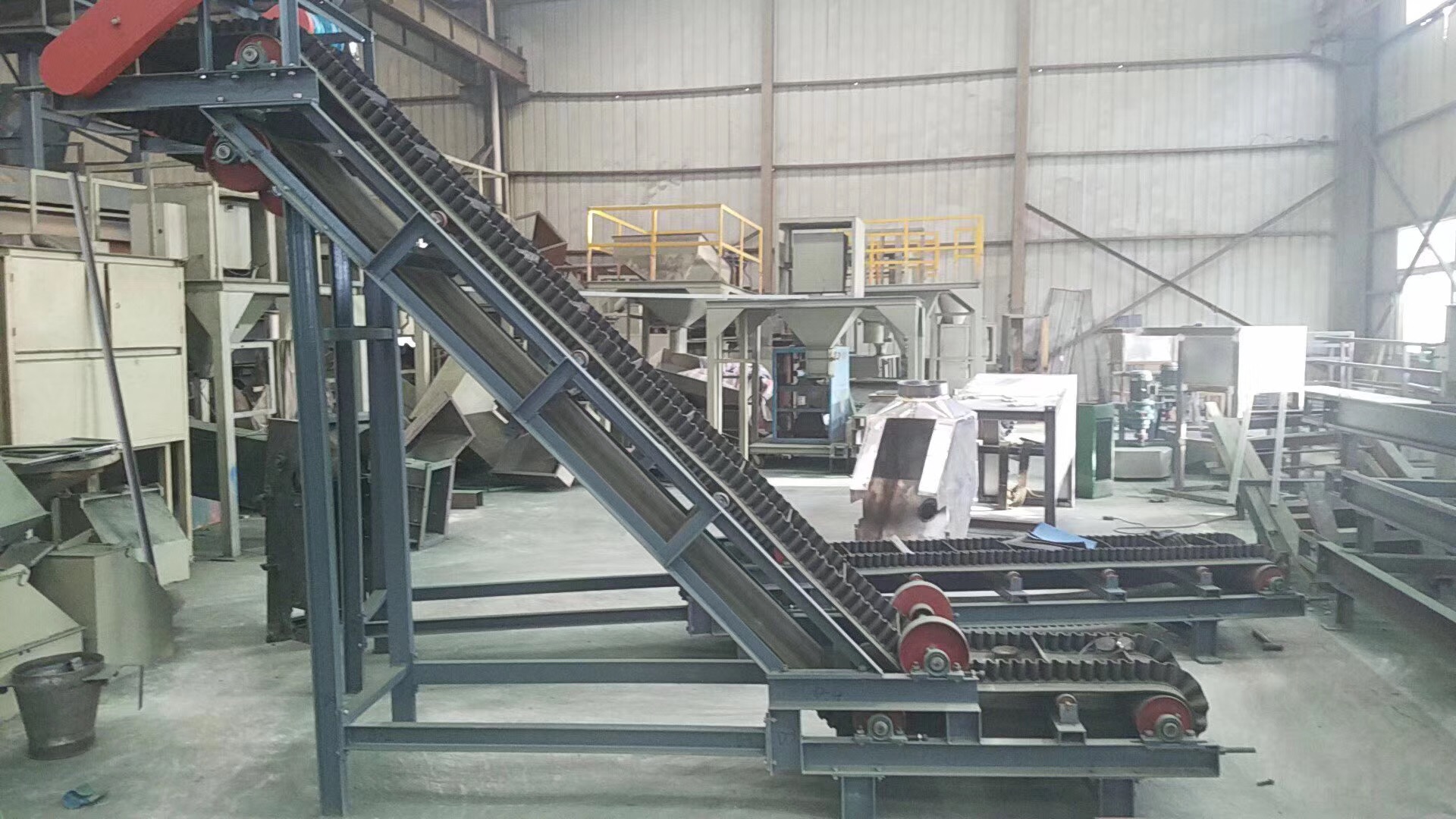 大傾角波狀擋邊帶式輸送機的結構、安裝和調整(大傾角波狀擋邊輸送機 標準)