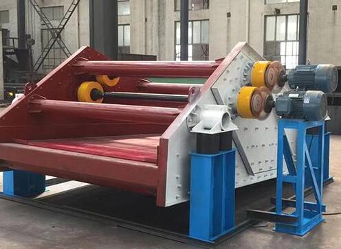 如何調整直線搖擺篩的進料裝置？