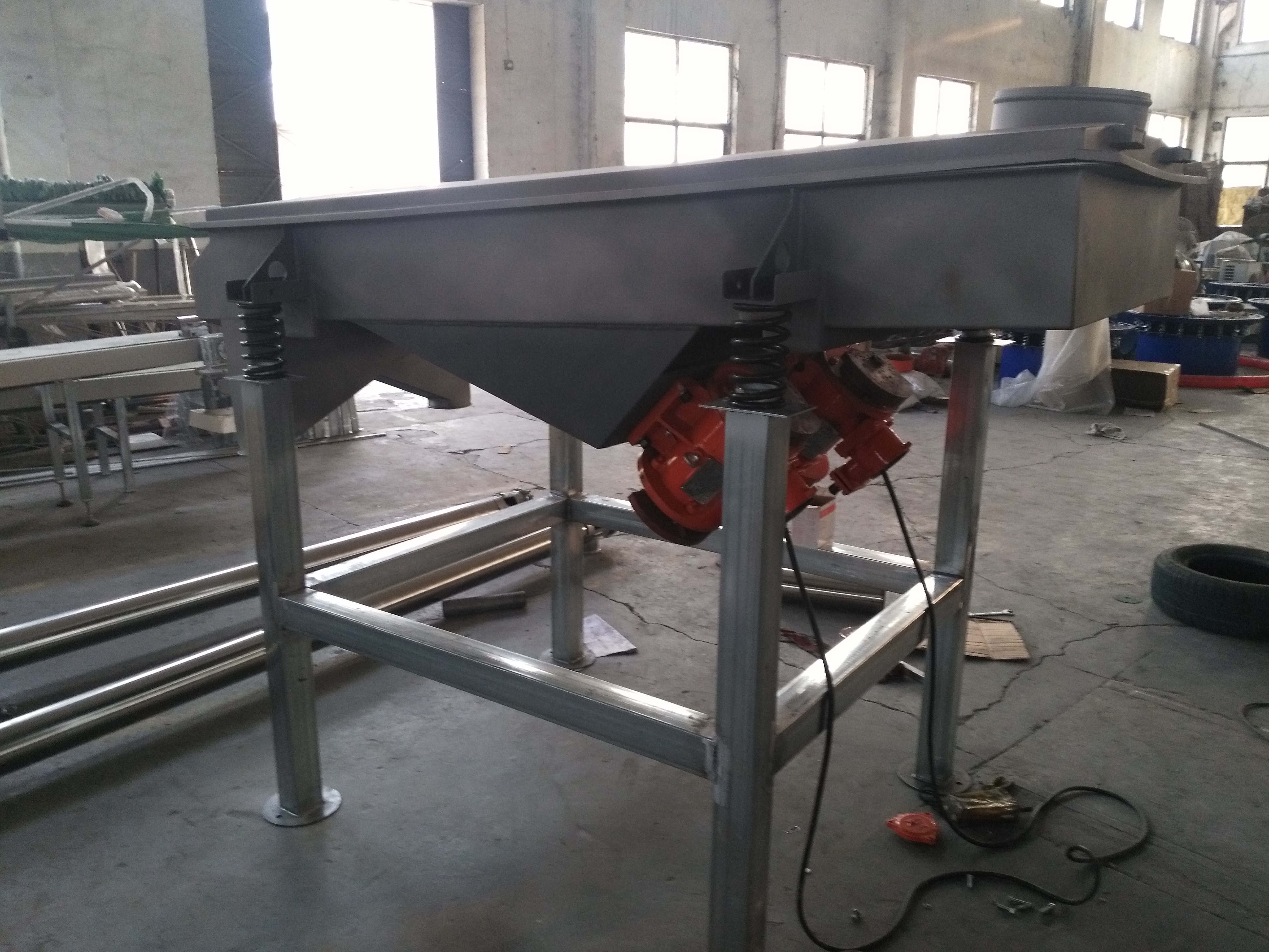 振動篩的運作過程以及組成結構 振動篩的運作過程以及組成結構