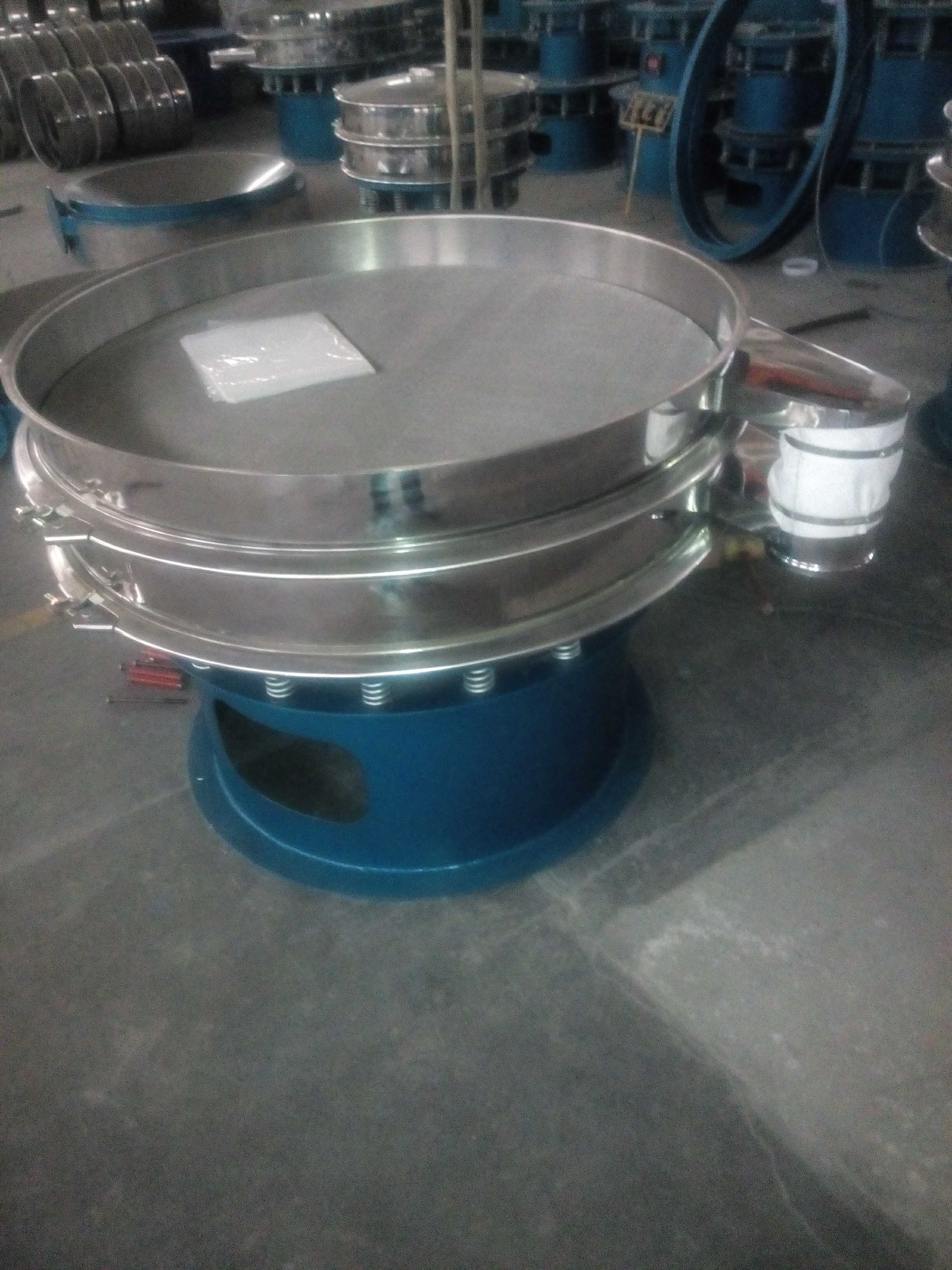 不鏽鋼振動篩在氫氧化鈉篩分中的應用(小型單層不鏽鋼振動篩) 不鏽鋼振動篩在氫氧化鈉篩分中的應用(小型單層不鏽鋼振動篩)